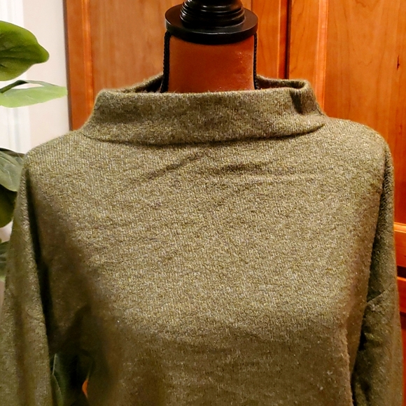 Green Ann Taylor Sweater - Picture 2 of 4